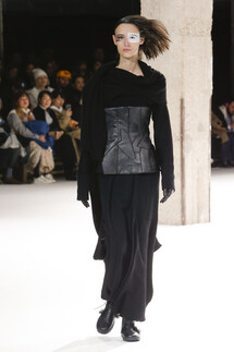 Yohji Yamamoto Fall 2018 Ready-to-Wear , Ёдзи Ямамото осень зима 2018 , Fashion show , неделя моды в Париже , PFW , Mainstyles